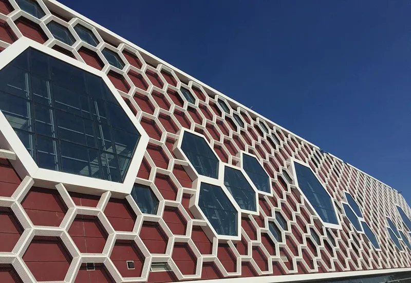 铝单板幕墙：现代建筑的美学与功能担当